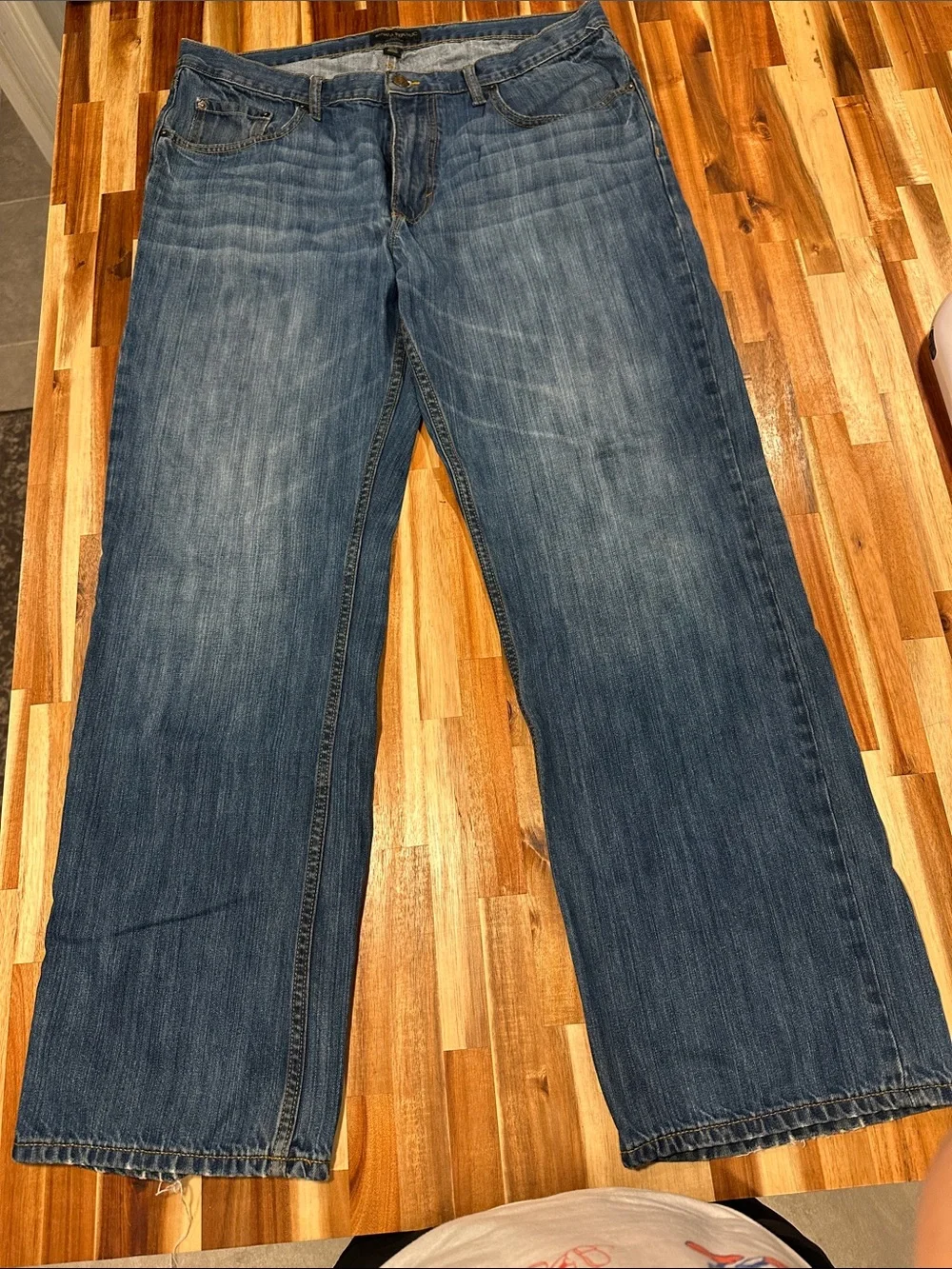 Banana Republic Relaxed Fit Men's Jeans in Faded Blue 397